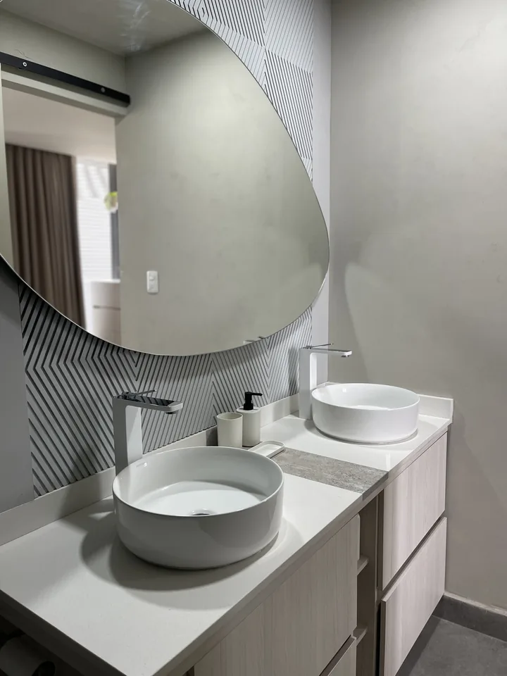 Diseño de baño residencial ejecutado por Valverde Design House en Monterrey